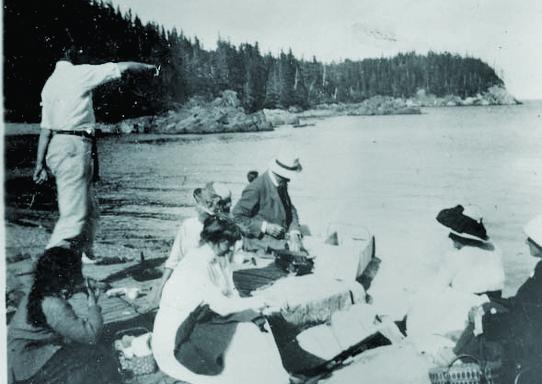 FDR and a group of family and friends picnic on the beach in 1906.